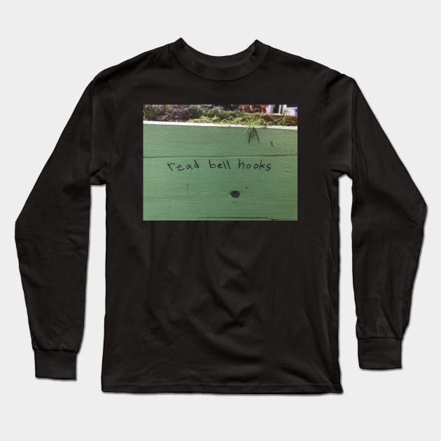 read bell hooks Long Sleeve T-Shirt by hannahehansen